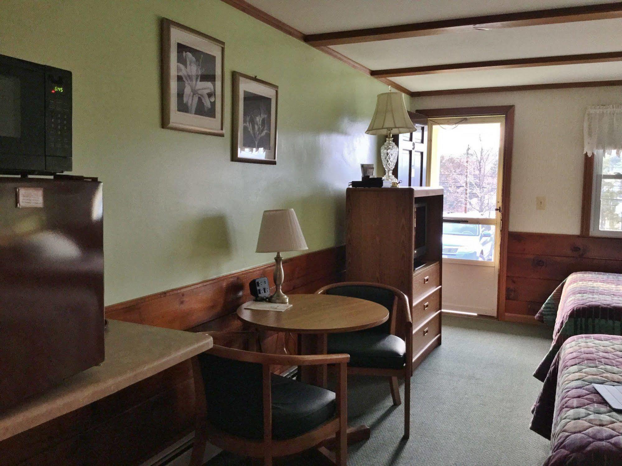 Bay Top Motel Weirs Beach Bagian luar foto