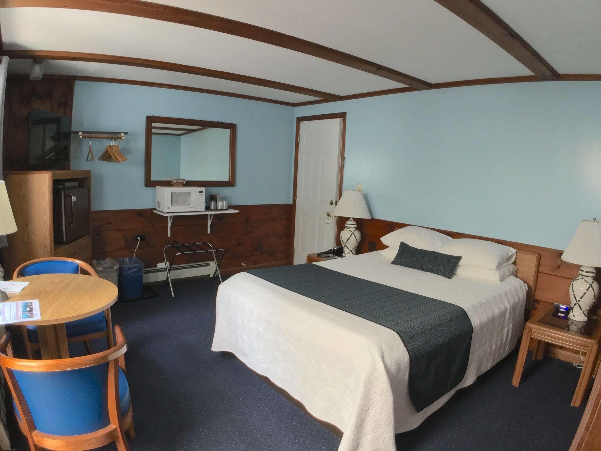 Bay Top Motel Weirs Beach Bagian luar foto