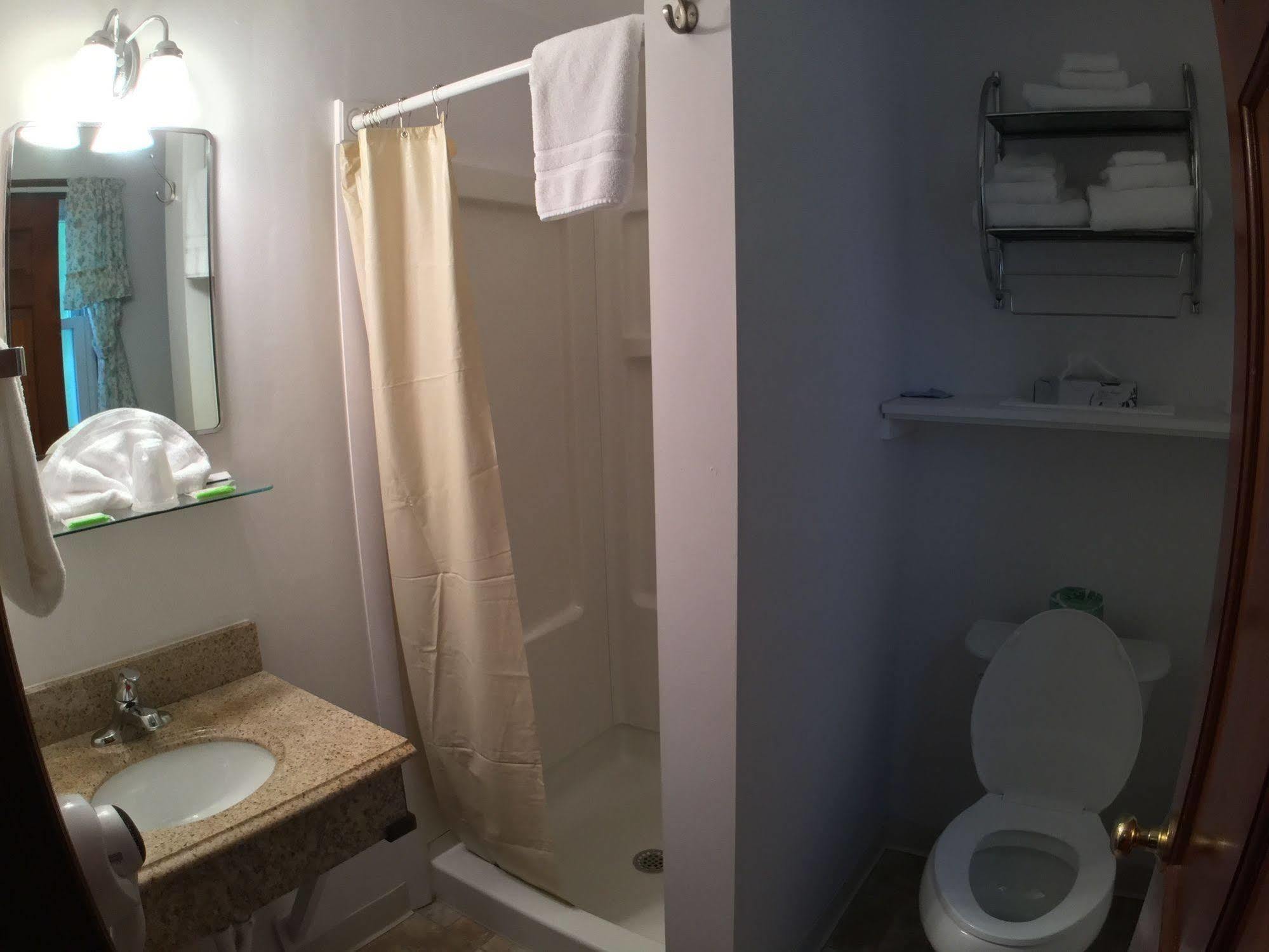 Bay Top Motel Weirs Beach Bagian luar foto
