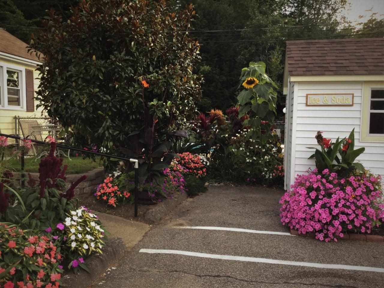 Bay Top Motel Weirs Beach Bagian luar foto